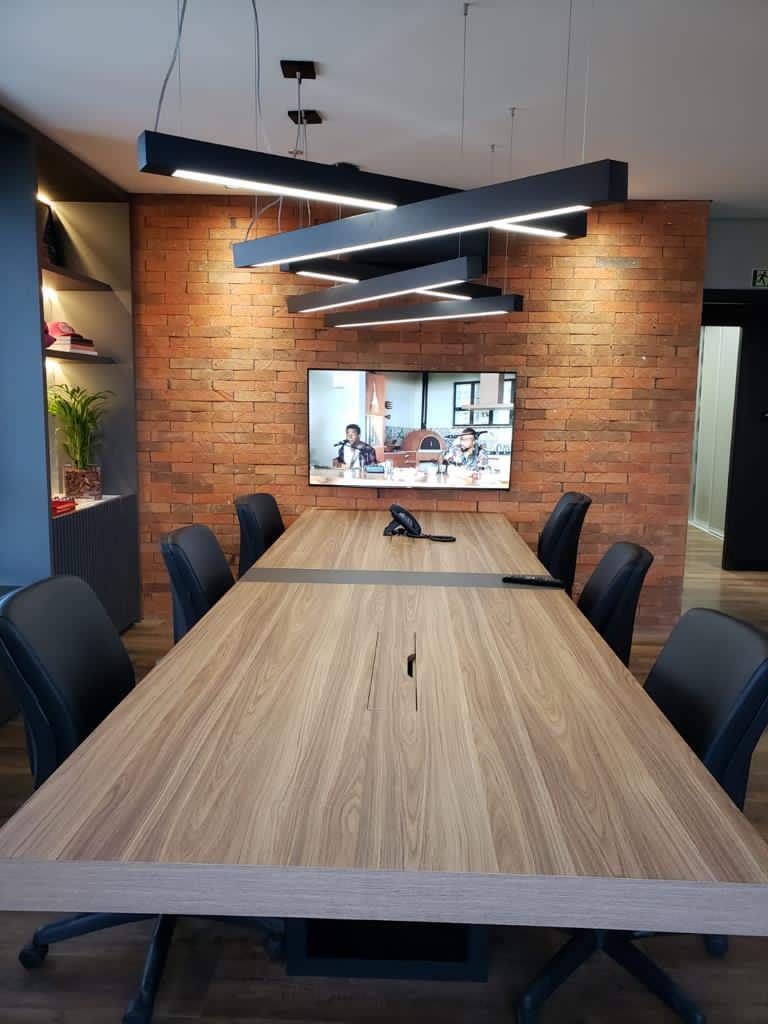 Ambiente corporativo com mobiliário sob medida da D'COR