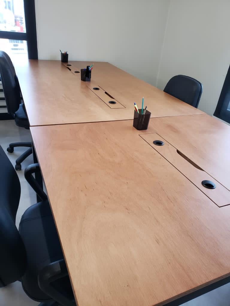 Ambiente corporativo com mobiliário sob medida da D'COR