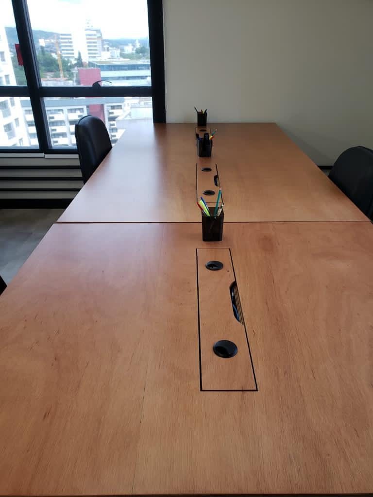 Ambiente corporativo com mobiliário sob medida da D'COR