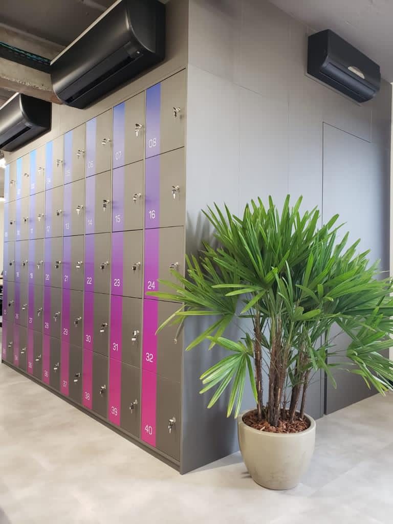 Ambiente corporativo com mobiliário sob medida da D'COR
