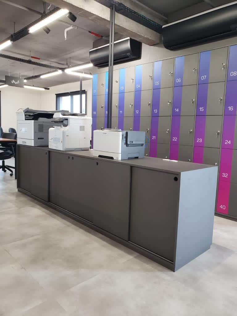 Ambiente corporativo com mobiliário sob medida da D'COR