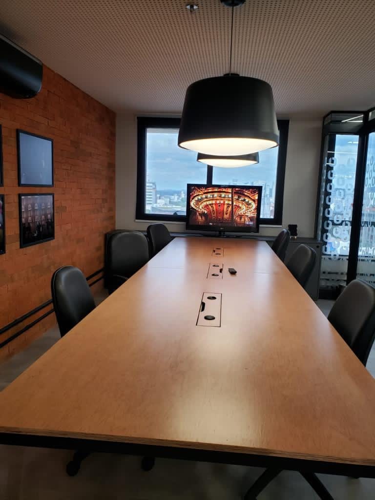 Ambiente corporativo com mobiliário sob medida da D'COR