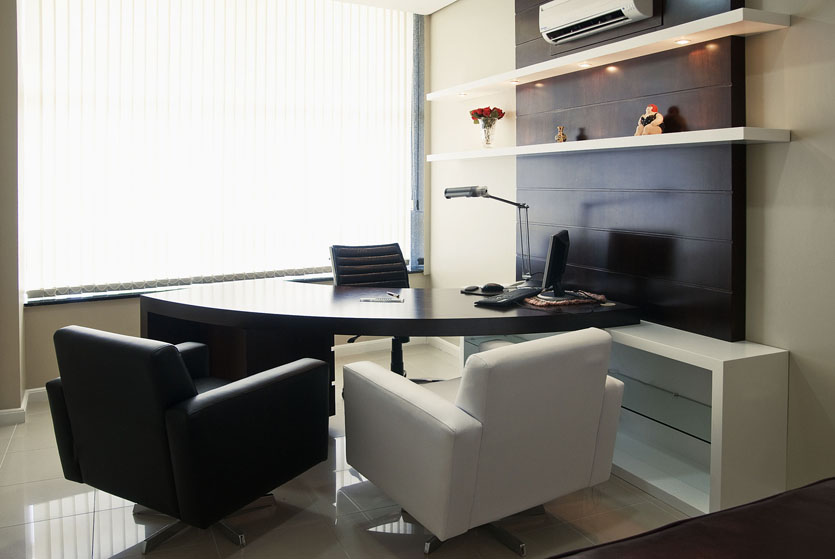 Ambiente corporativo com mobiliário sob medida da D'COR